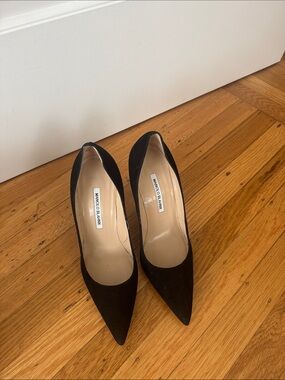 Manolo Blahnik Black Pointed-Toe Suede Pumps